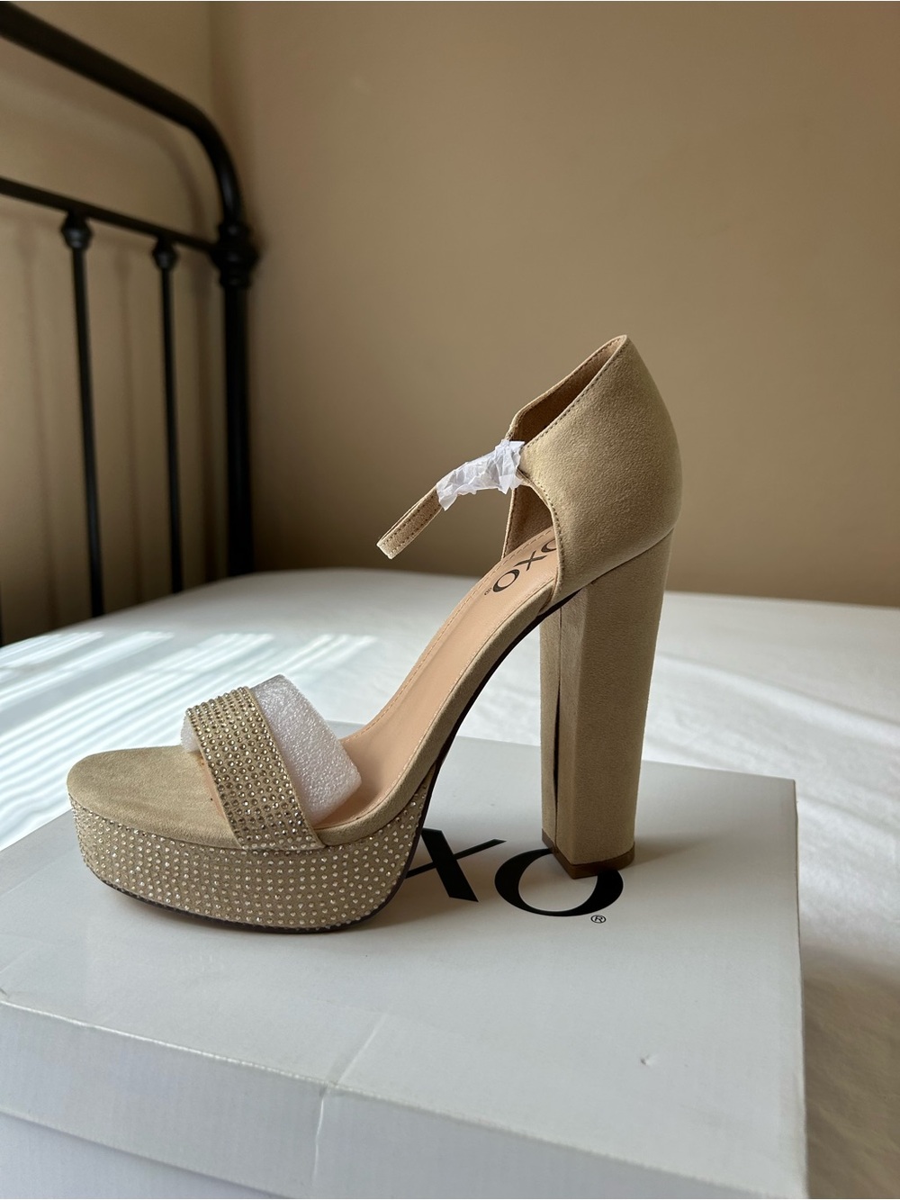 NIB Francesca’s XOXO Candy Jeweled Heel in Nude Faux Suede Size 8.5 💎